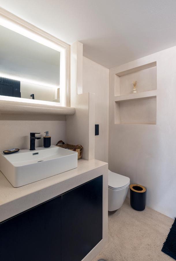 Black And White Apartment Pollonia Eksteriør bilde