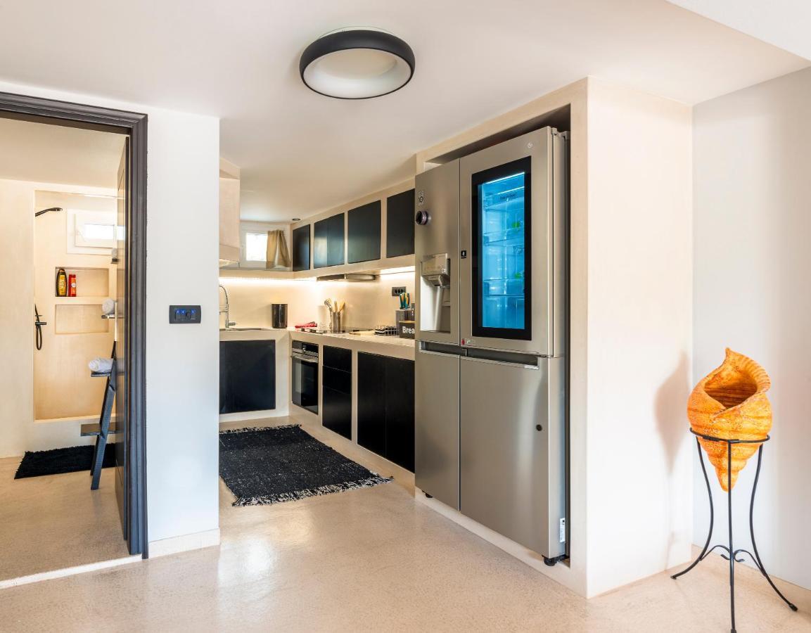Black And White Apartment Pollonia Eksteriør bilde